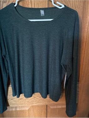 Beyond Yoga Long Sleeve Scoop Neck Top in green